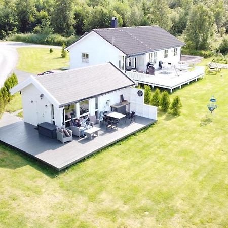Feriehus Ved Sjoen Tomra Exterior foto