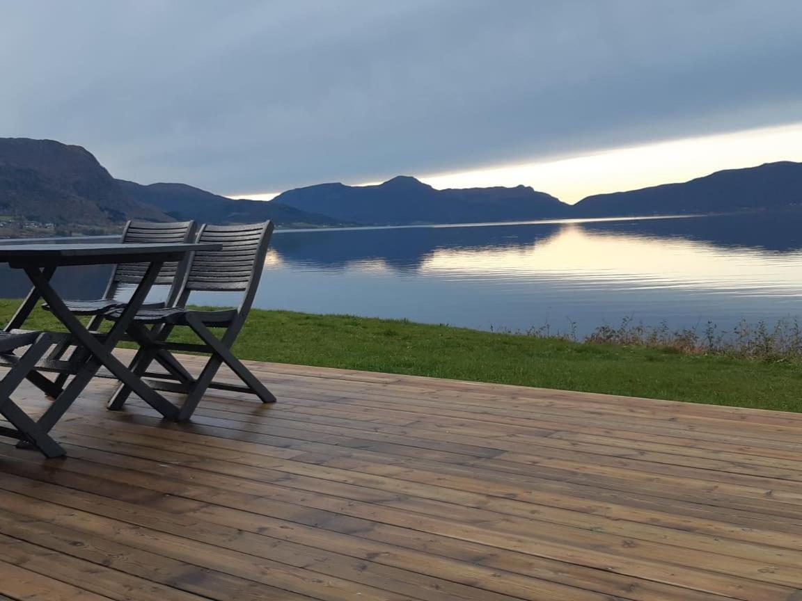 Feriehus Ved Sjoen Tomra Exterior foto